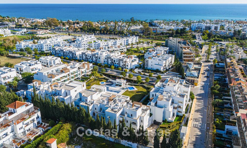 Modern tuinappartement te koop op loopafstand v/h strand o/d New Golden Mile tussen Marbella en Estepona 798825