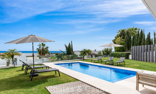 Modern-hedendaagse villa met panoramisch zeezicht te koop in een begeerde golfwijk in Marbella - Benahavis 798846 