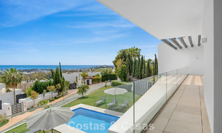 Modern-hedendaagse villa met panoramisch zeezicht te koop in een begeerde golfwijk in Marbella - Benahavis 798859 