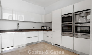 Modern-hedendaagse villa met panoramisch zeezicht te koop in een begeerde golfwijk in Marbella - Benahavis 798867 
