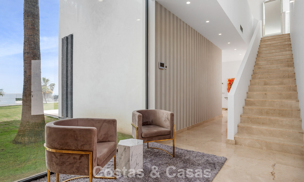 Modern-hedendaagse villa met panoramisch zeezicht te koop in een begeerde golfwijk in Marbella - Benahavis 798868