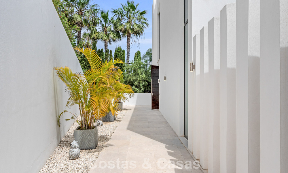 Modern-hedendaagse villa met panoramisch zeezicht te koop in een begeerde golfwijk in Marbella - Benahavis 798873