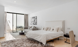 Modern-hedendaagse villa met panoramisch zeezicht te koop in een begeerde golfwijk in Marbella - Benahavis 798874 