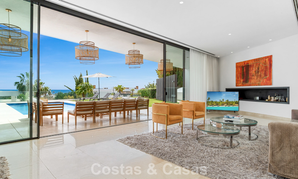 Modern-hedendaagse villa met panoramisch zeezicht te koop in een begeerde golfwijk in Marbella - Benahavis 798881