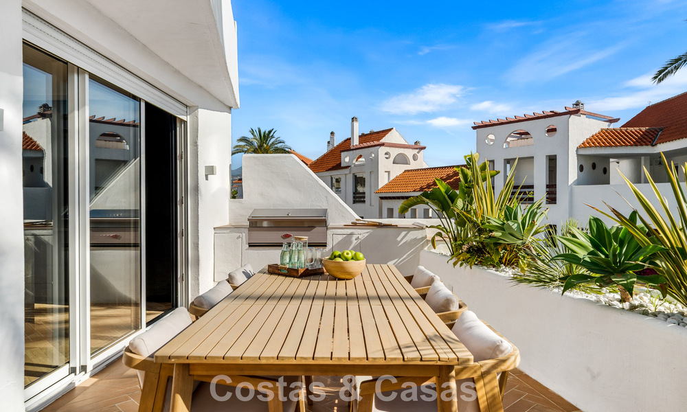 Instapklaar en eigentijds volledig gerenoveerd appartement te koop in Nueva Andalucia, Marbella 798893