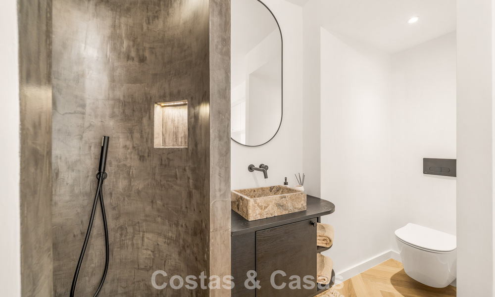 Instapklaar en eigentijds volledig gerenoveerd appartement te koop in Nueva Andalucia, Marbella 798899