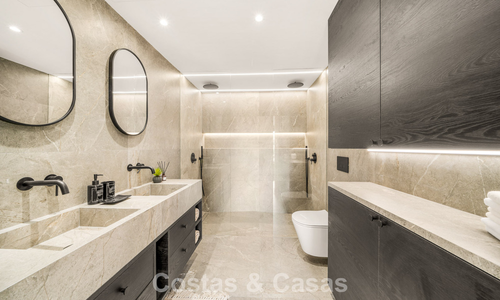 Instapklaar en eigentijds volledig gerenoveerd appartement te koop in Nueva Andalucia, Marbella 798902