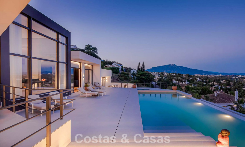 Geavanceerde luxevilla met panoramisch zeezicht te koop in de heuvels van Marbella - Benahavis 798947