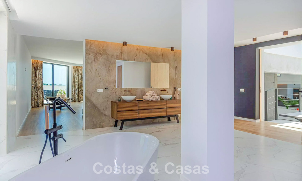 Geavanceerde luxevilla met panoramisch zeezicht te koop in de heuvels van Marbella - Benahavis 798973