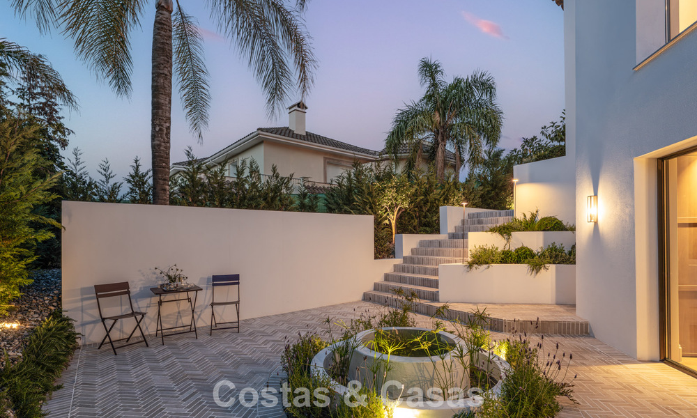 Royale villa in een eigentijdse, Mediterrane bouwstijl te koop in een afgeschermde urbanisatie in Marbella - Benahavis 799096