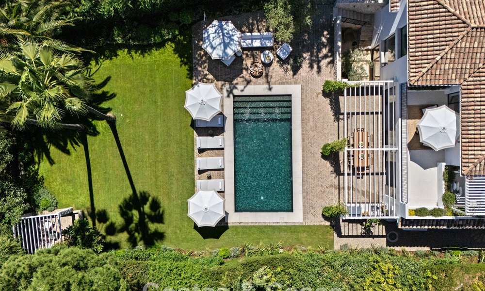 Instapklare, hedendaagse Mediterrane villa te koop grenzend aan de golfbaan van Las Brisas in Nueva Andalucia, Marbella 799102