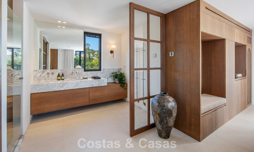 Instapklare, hedendaagse Mediterrane villa te koop grenzend aan de golfbaan van Las Brisas in Nueva Andalucia, Marbella 799108
