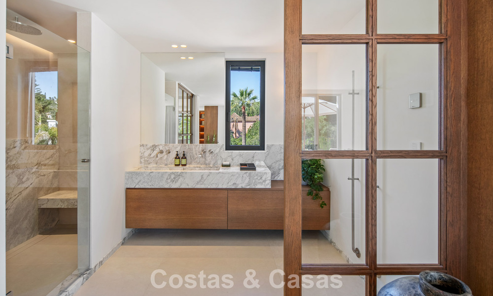 Instapklare, hedendaagse Mediterrane villa te koop grenzend aan de golfbaan van Las Brisas in Nueva Andalucia, Marbella 799109