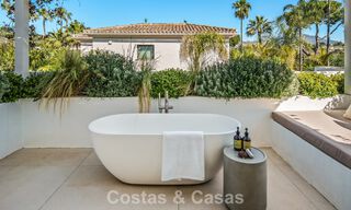 Instapklare, hedendaagse Mediterrane villa te koop grenzend aan de golfbaan van Las Brisas in Nueva Andalucia, Marbella 799113 