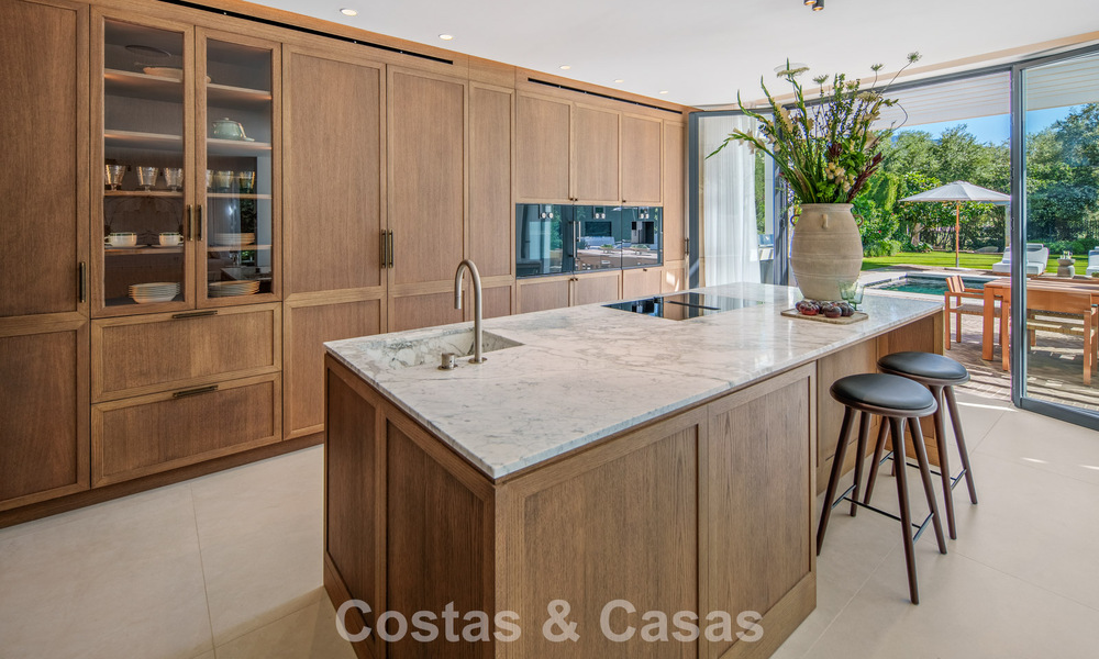 Instapklare, hedendaagse Mediterrane villa te koop grenzend aan de golfbaan van Las Brisas in Nueva Andalucia, Marbella 799134