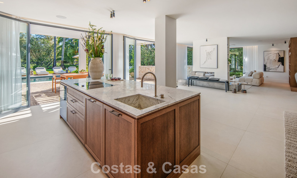 Instapklare, hedendaagse Mediterrane villa te koop grenzend aan de golfbaan van Las Brisas in Nueva Andalucia, Marbella 799135