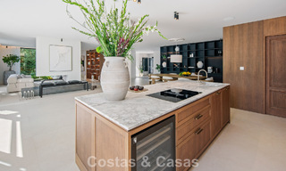 Instapklare, hedendaagse Mediterrane villa te koop grenzend aan de golfbaan van Las Brisas in Nueva Andalucia, Marbella 799136 