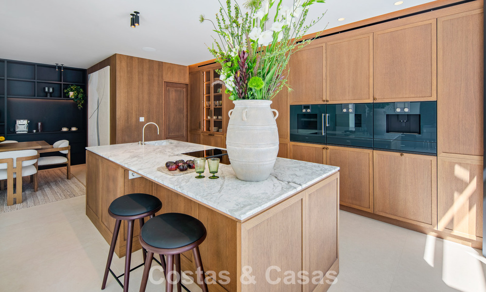Instapklare, hedendaagse Mediterrane villa te koop grenzend aan de golfbaan van Las Brisas in Nueva Andalucia, Marbella 799137