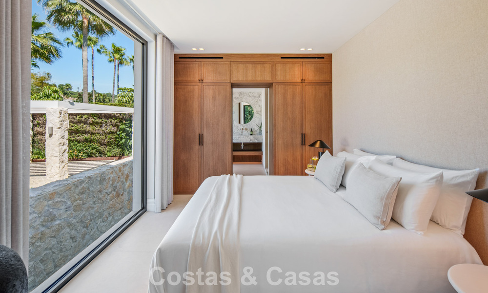 Instapklare, hedendaagse Mediterrane villa te koop grenzend aan de golfbaan van Las Brisas in Nueva Andalucia, Marbella 799144