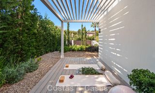 Instapklare, hedendaagse Mediterrane villa te koop grenzend aan de golfbaan van Las Brisas in Nueva Andalucia, Marbella 799146 