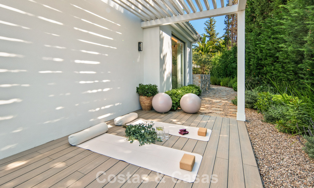 Instapklare, hedendaagse Mediterrane villa te koop grenzend aan de golfbaan van Las Brisas in Nueva Andalucia, Marbella 799147