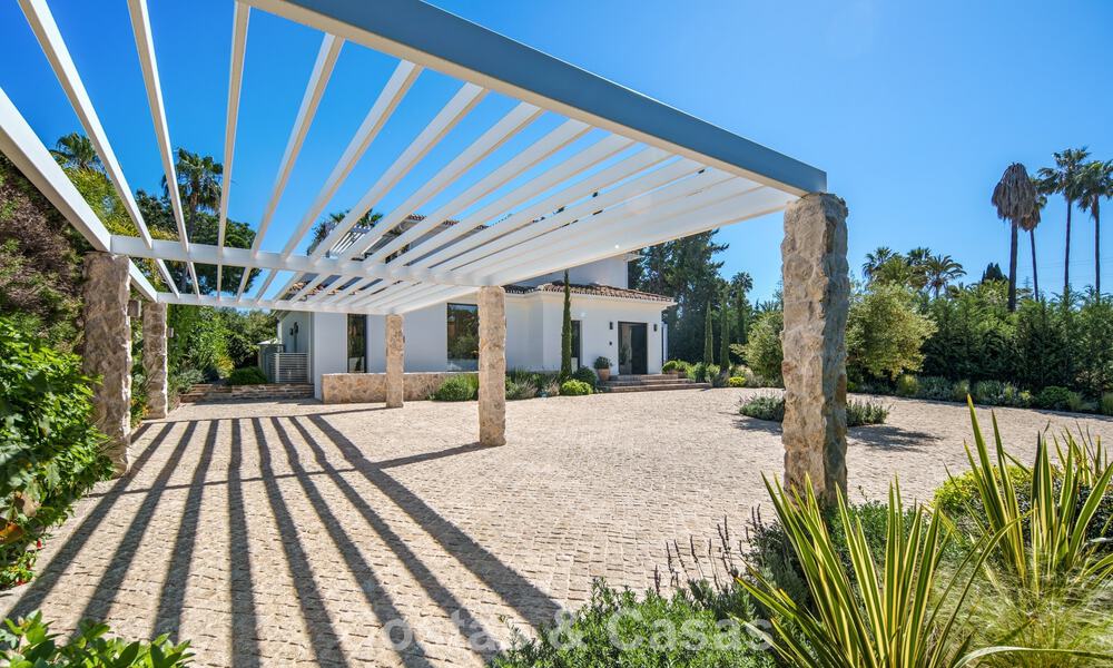 Instapklare, hedendaagse Mediterrane villa te koop grenzend aan de golfbaan van Las Brisas in Nueva Andalucia, Marbella 799149