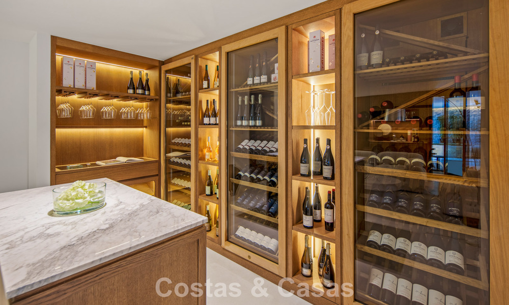 Instapklare, hedendaagse Mediterrane villa te koop grenzend aan de golfbaan van Las Brisas in Nueva Andalucia, Marbella 799152
