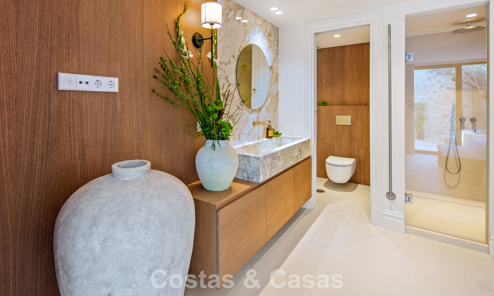 Instapklare, hedendaagse Mediterrane villa te koop grenzend aan de golfbaan van Las Brisas in Nueva Andalucia, Marbella 799155