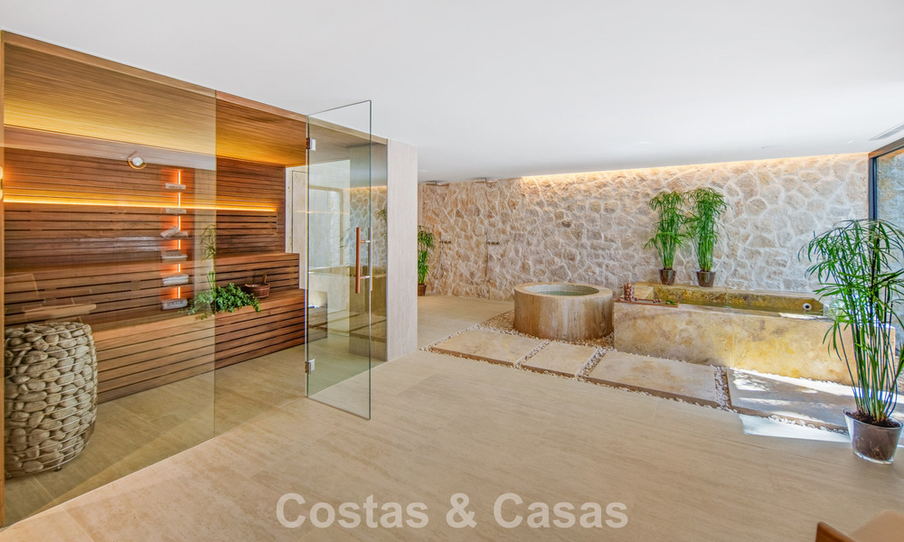 Instapklare, hedendaagse Mediterrane villa te koop grenzend aan de golfbaan van Las Brisas in Nueva Andalucia, Marbella 799158