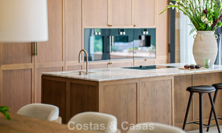 Instapklare, hedendaagse Mediterrane villa te koop grenzend aan de golfbaan van Las Brisas in Nueva Andalucia, Marbella 799176 
