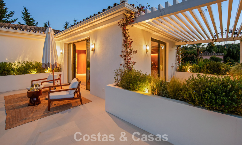 Instapklare, hedendaagse Mediterrane villa te koop grenzend aan de golfbaan van Las Brisas in Nueva Andalucia, Marbella 799180