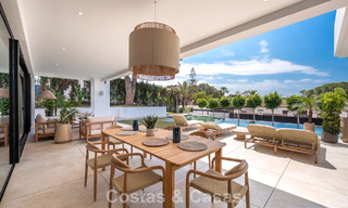 High-end, beachside villa met dakterras en jacuzzi waarvan zeezicht te koop ten oosten van Marbella centrum 799200 