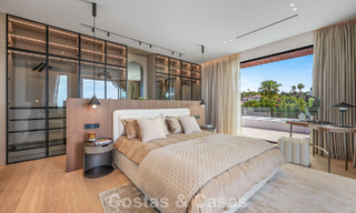 High-end, beachside villa met dakterras en jacuzzi waarvan zeezicht te koop ten oosten van Marbella centrum 799210 