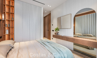 High-end, beachside villa met dakterras en jacuzzi waarvan zeezicht te koop ten oosten van Marbella centrum 799230 