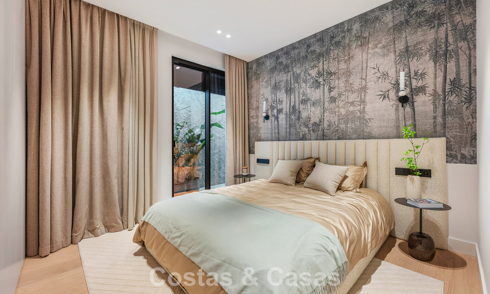 High-end, beachside villa met dakterras en jacuzzi waarvan zeezicht te koop ten oosten van Marbella centrum 799233