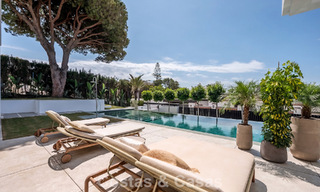 High-end, beachside villa met dakterras en jacuzzi waarvan zeezicht te koop ten oosten van Marbella centrum 799282 