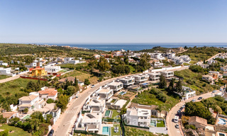 Moderne en instapklare villa te koop in een populaire golfwijk nabij Estepona centrum 799453 