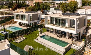 Moderne en instapklare villa te koop in een populaire golfwijk nabij Estepona centrum 799454 