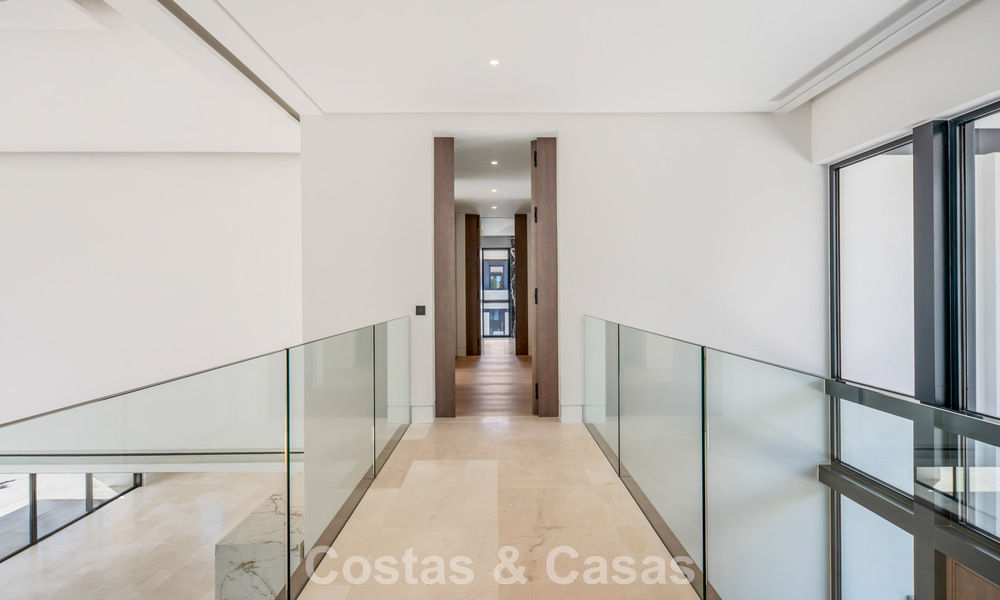 Nieuwe, moderne, architectonische villa met adembenemend zeezicht te koop op Marbella’s Golden Mile 799304