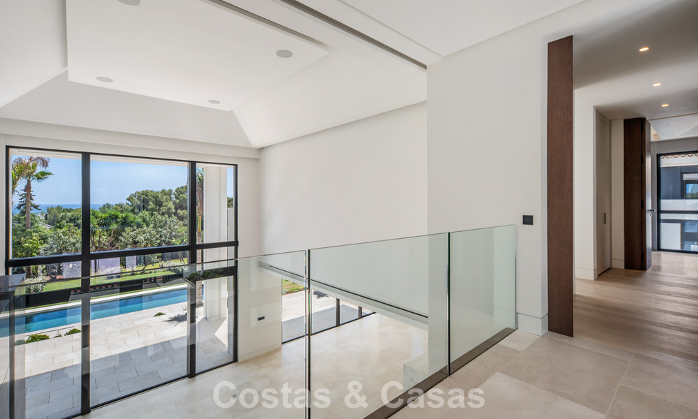Nieuwe, moderne, architectonische villa met adembenemend zeezicht te koop op Marbella’s Golden Mile 799306
