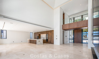 Nieuwe, moderne, architectonische villa met adembenemend zeezicht te koop op Marbella’s Golden Mile 799317 