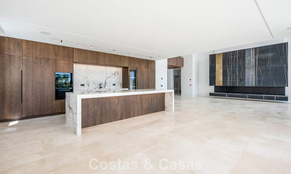 Nieuwe, moderne, architectonische villa met adembenemend zeezicht te koop op Marbella’s Golden Mile 799319