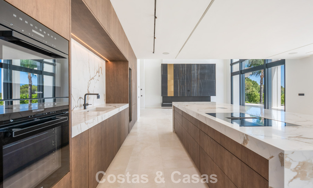 Nieuwe, moderne, architectonische villa met adembenemend zeezicht te koop op Marbella’s Golden Mile 799322