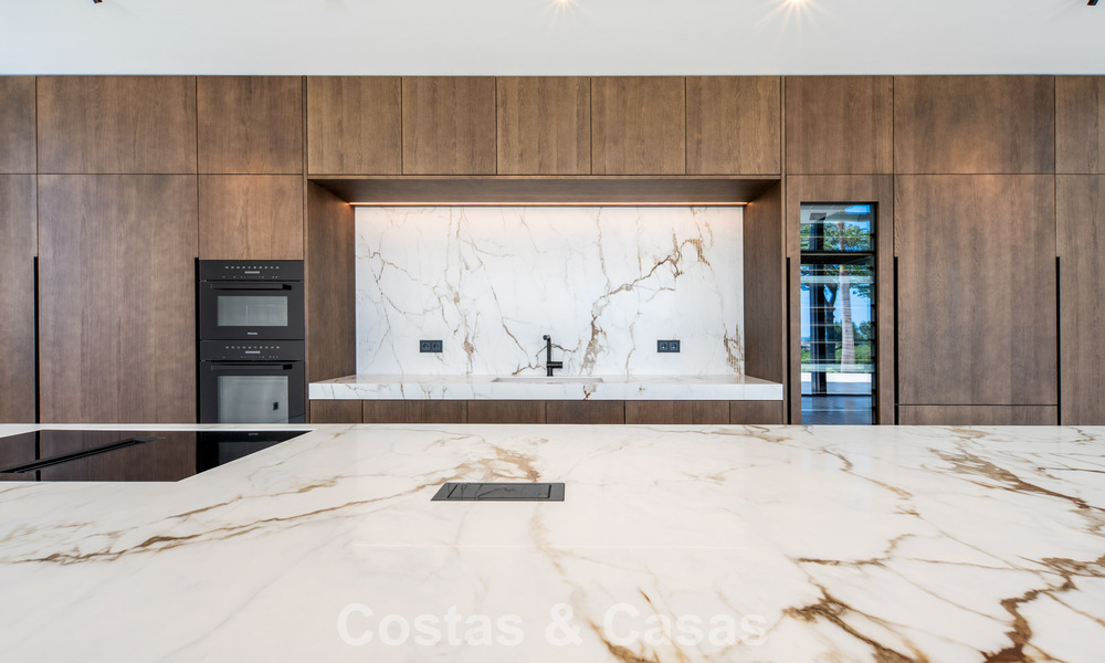 Nieuwe, moderne, architectonische villa met adembenemend zeezicht te koop op Marbella’s Golden Mile 799323