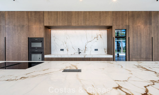 Nieuwe, moderne, architectonische villa met adembenemend zeezicht te koop op Marbella’s Golden Mile 799323 