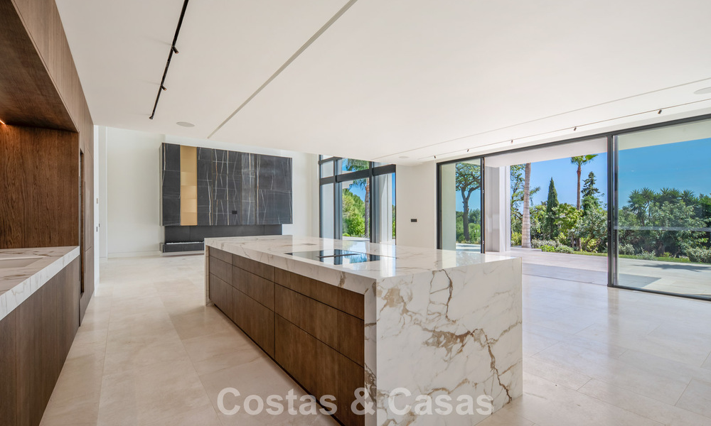 Nieuwe, moderne, architectonische villa met adembenemend zeezicht te koop op Marbella’s Golden Mile 799324