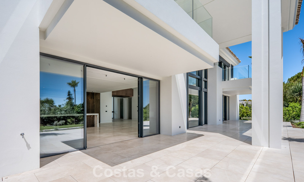 Nieuwe, moderne, architectonische villa met adembenemend zeezicht te koop op Marbella’s Golden Mile 799329