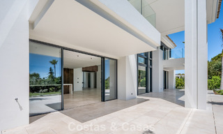 Nieuwe, moderne, architectonische villa met adembenemend zeezicht te koop op Marbella’s Golden Mile 799329 