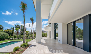 Nieuwe, moderne, architectonische villa met adembenemend zeezicht te koop op Marbella’s Golden Mile 799331 