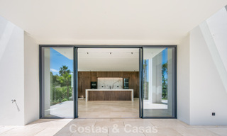 Nieuwe, moderne, architectonische villa met adembenemend zeezicht te koop op Marbella’s Golden Mile 799337 